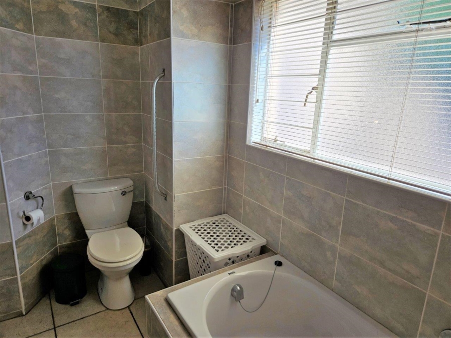 4 Bedroom Property for Sale in Kosmos North West